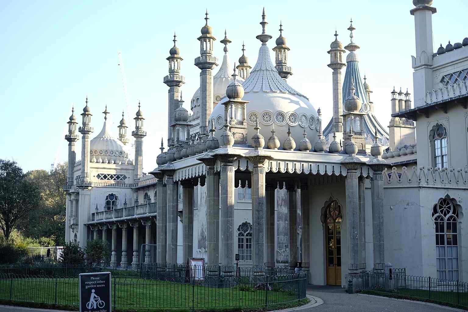The visitor entrance, linking the former royal residence to its present life as a public attraction visited by hundreds of thousands each year.