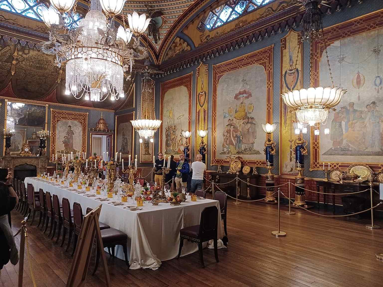 The dining room recalls the spectacular royal dinners served here, including elaborate multi-course banquets prepared under chef Marie-Antoine Carême.
