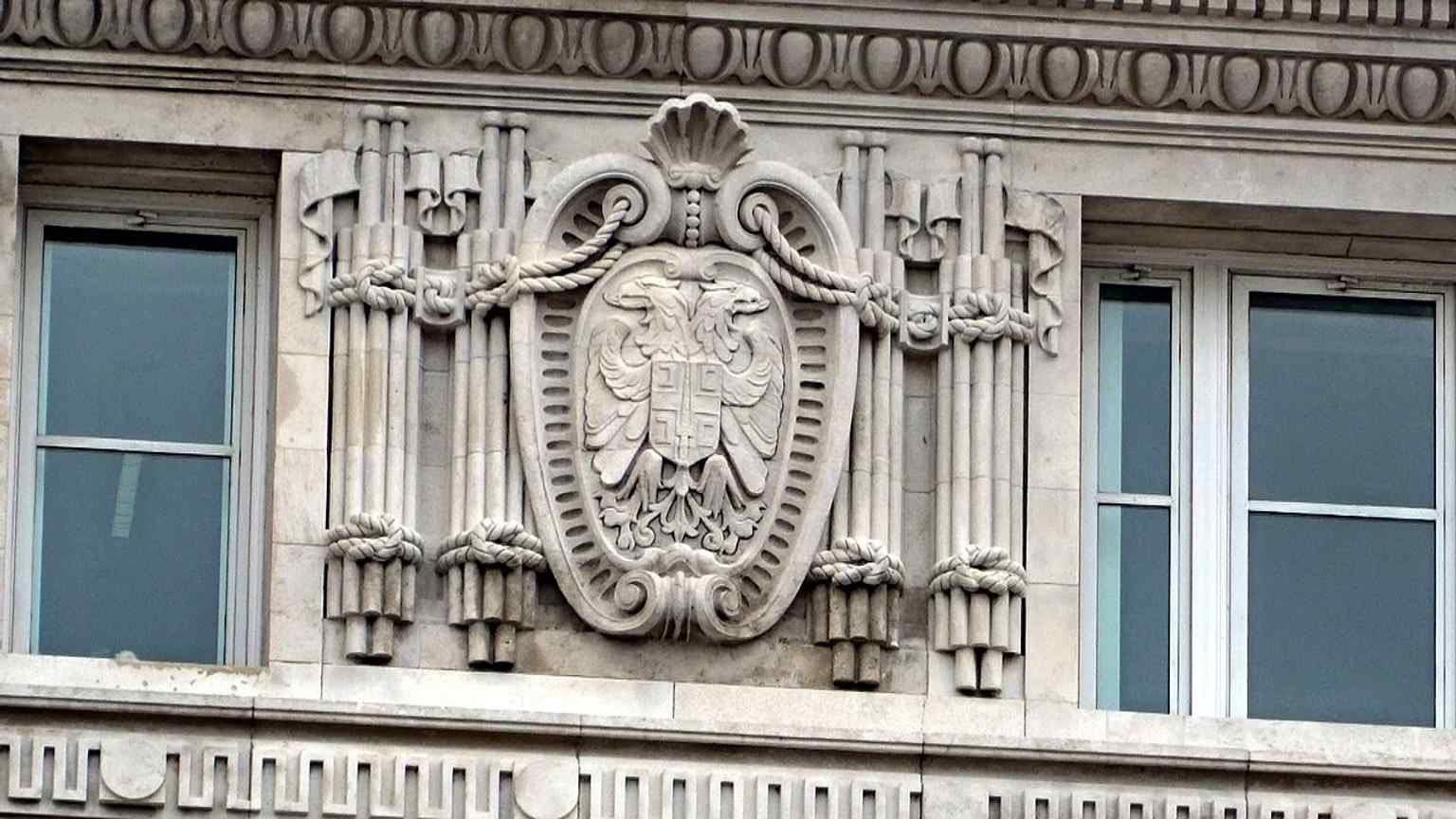 Close-up of the Cunard Building’s decorative stonework, echoing the ornate sculptures that celebrate Britannia, Neptune and the global Cunard story.