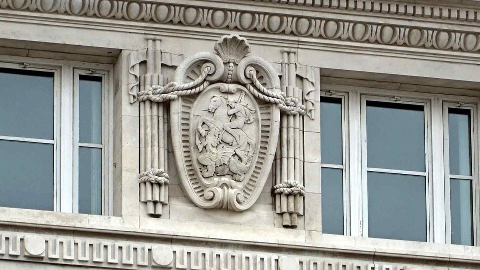 Another sculptural detail on the Cunard Building, helping illustrate the building’s richly carved exterior and World War I-era symbolism.