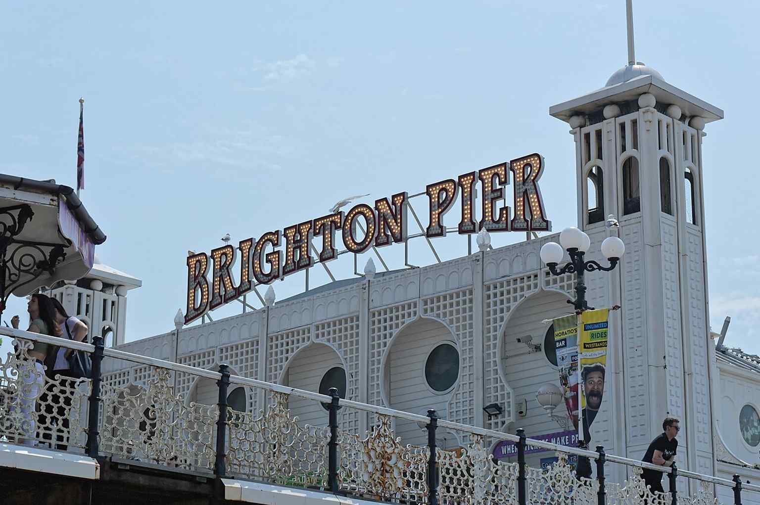A closer look at the seaward pavilion area, where the pier’s entertainment focus shifted from theatre to amusement rides after the 1980s.