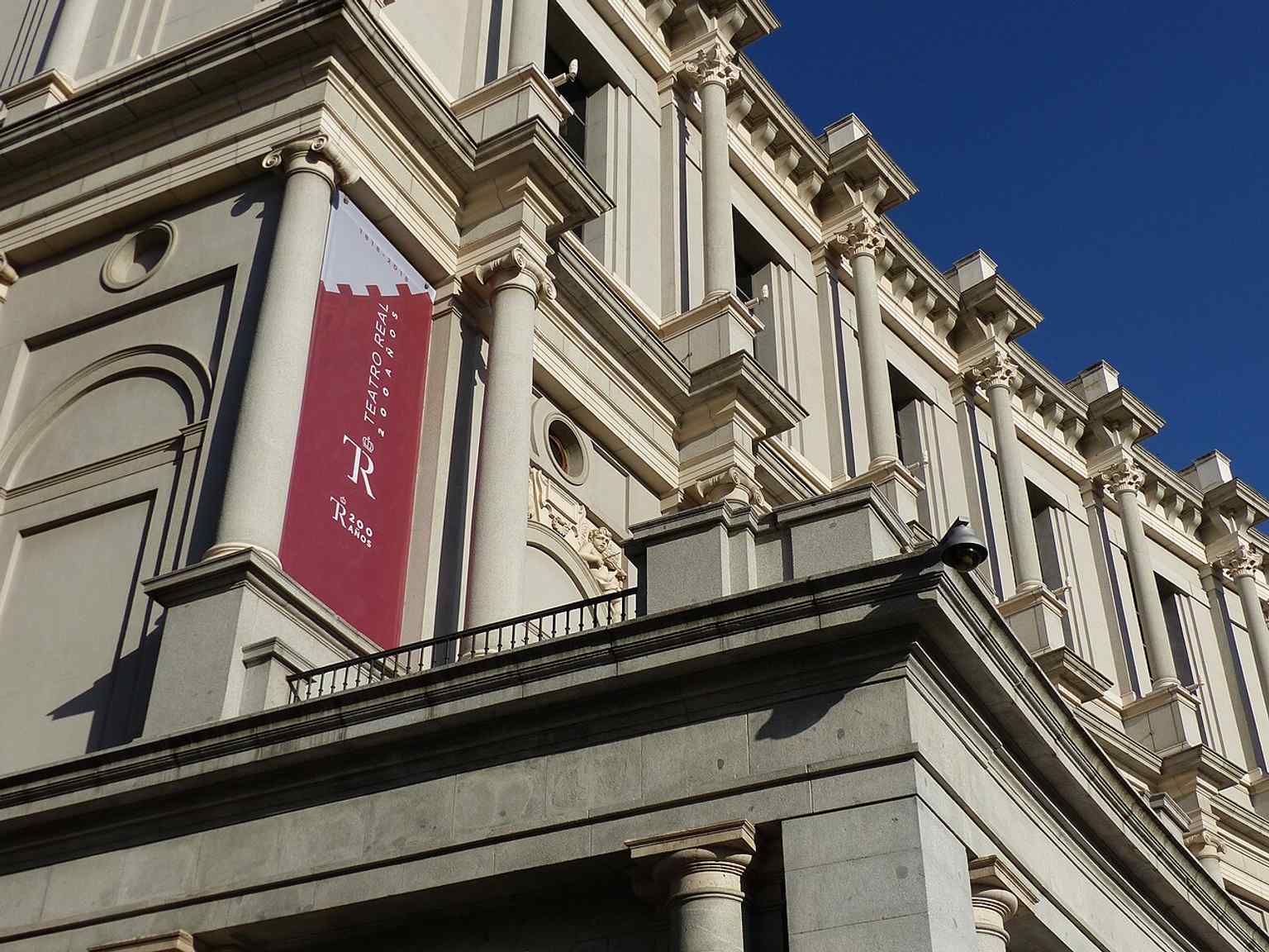 A high-resolution frontal façade view, ideal for the theatre’s restored 19th-century look after the 1990s rebuild.