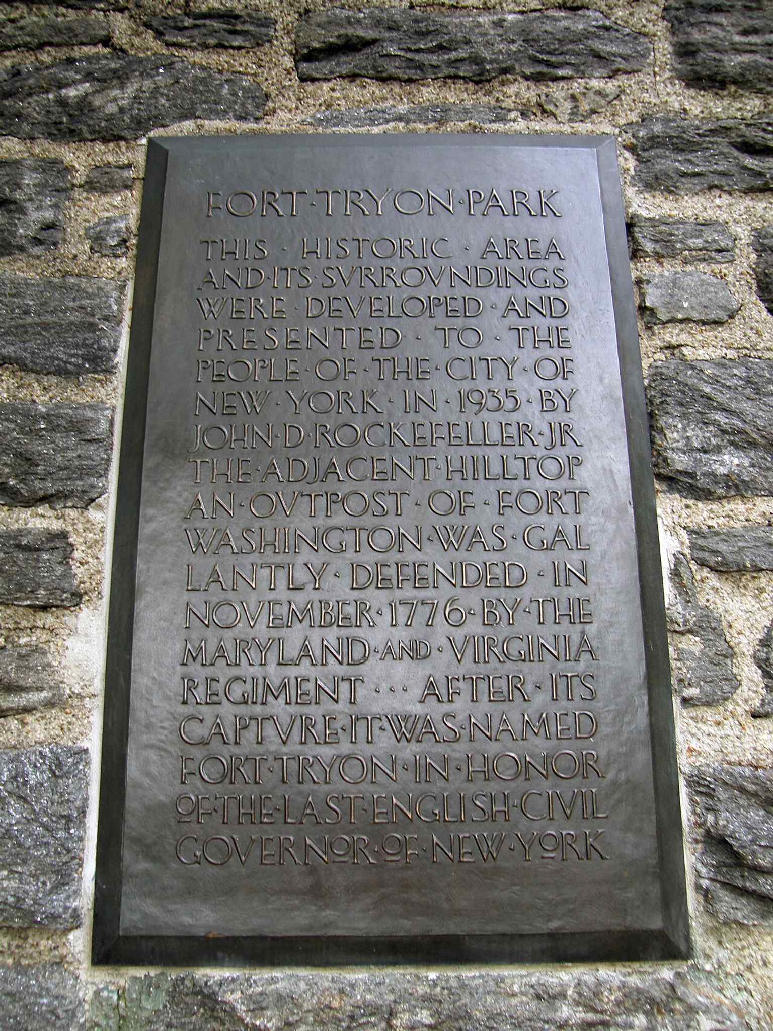 A plaque marking the Battle of Fort Washington, recalling the Revolutionary War fighting on this ridge in 1776.