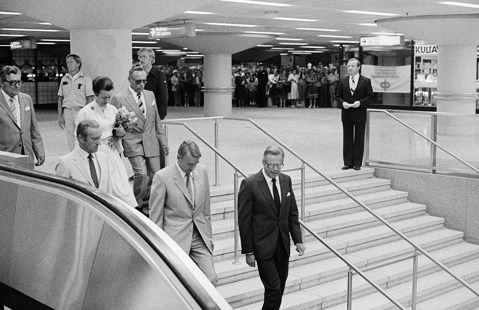 A wider opening-day view with Koivisto and Helsinki’s civic leaders entering the station, useful for storytelling about the metro’s launch.