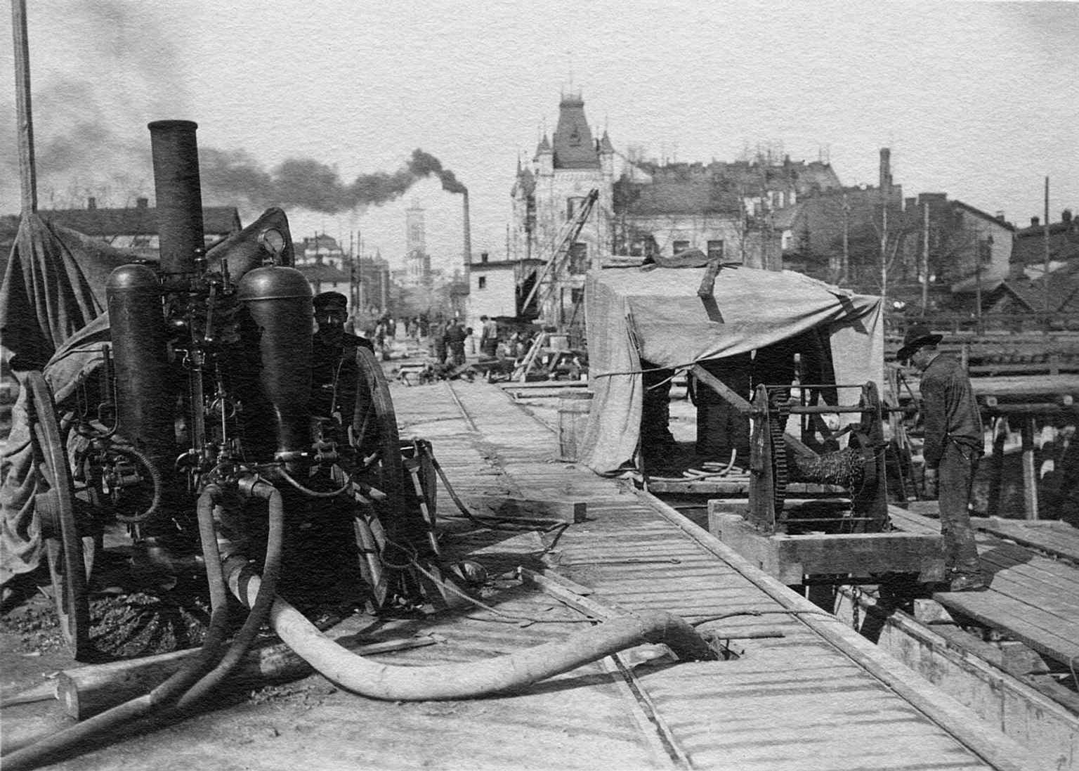 Bridge works in 1911, showing the construction phase that led to the current granite Pitkäsilta completed the next year.
