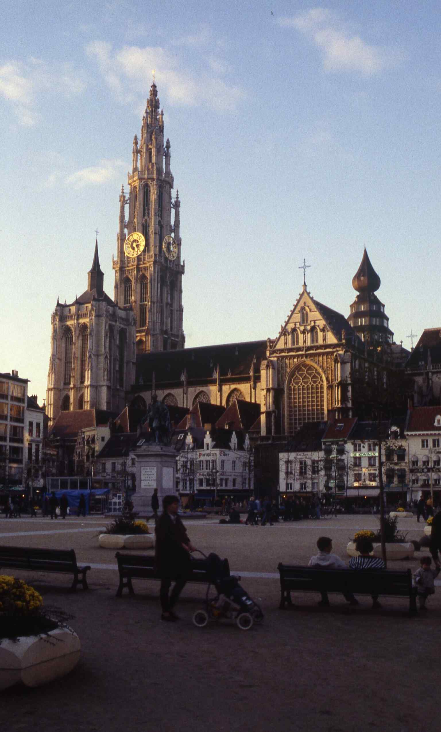 Autumn on the Groenplaats, with the cathedral nearby and the square’s tree-lined character still clearly visible.