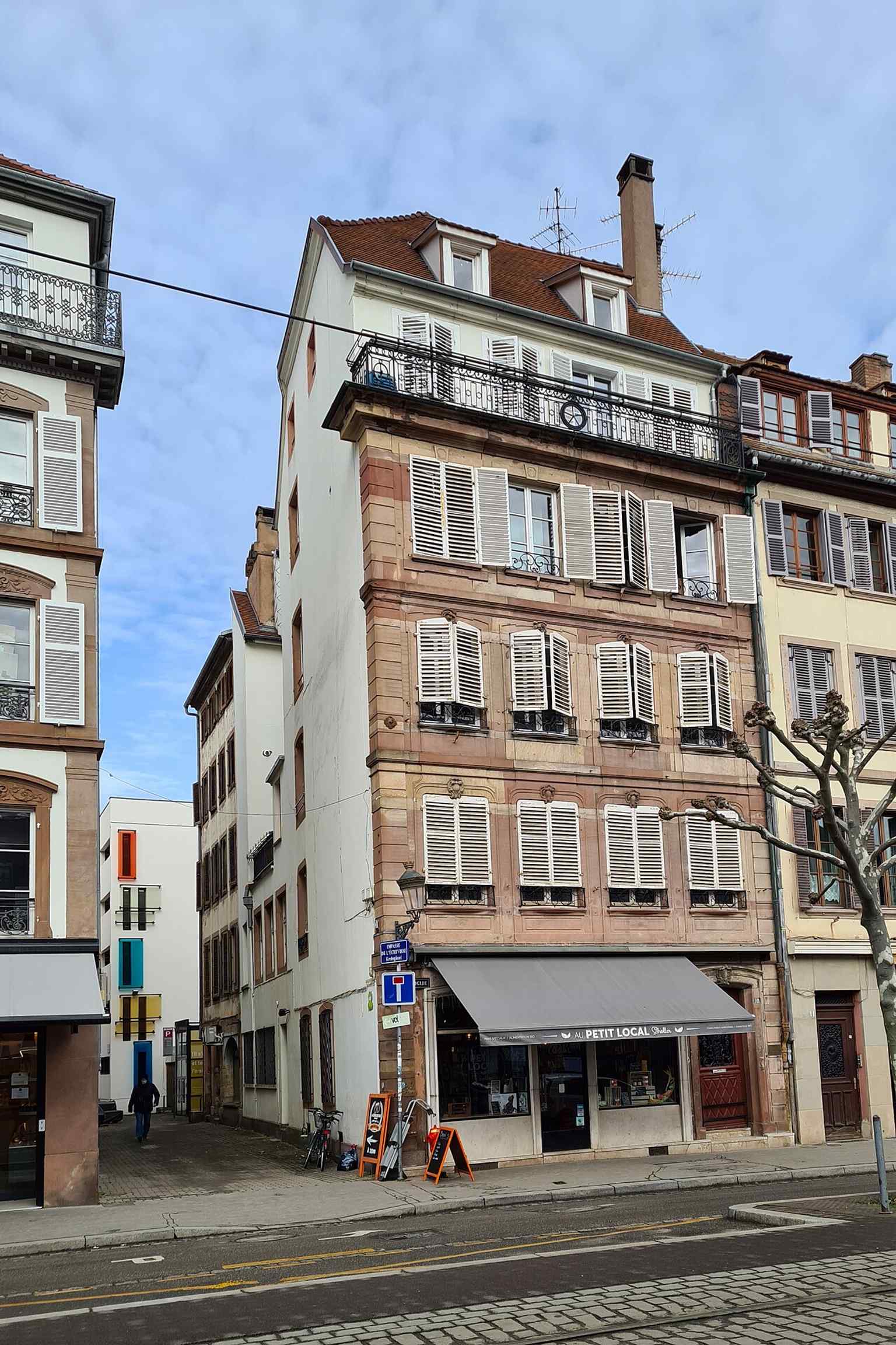 A modern view down the Impasse de l’Écrevisse from Place Broglie, showing the square’s tucked-away historic side streets.