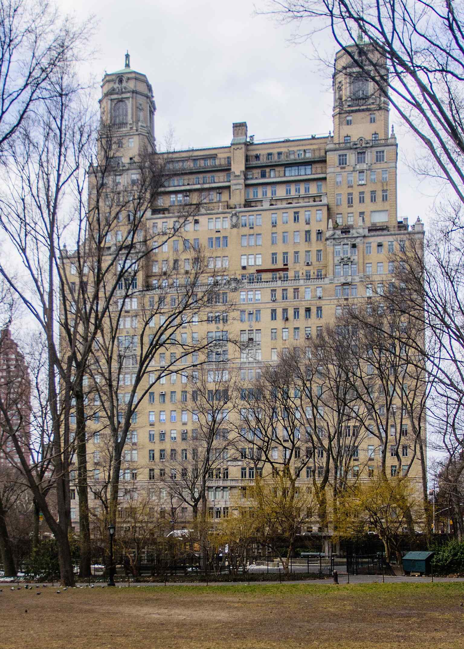 The Beresford is one of Central Park West’s classic luxury apartment towers, part of the district’s early-20th-century residential boom.