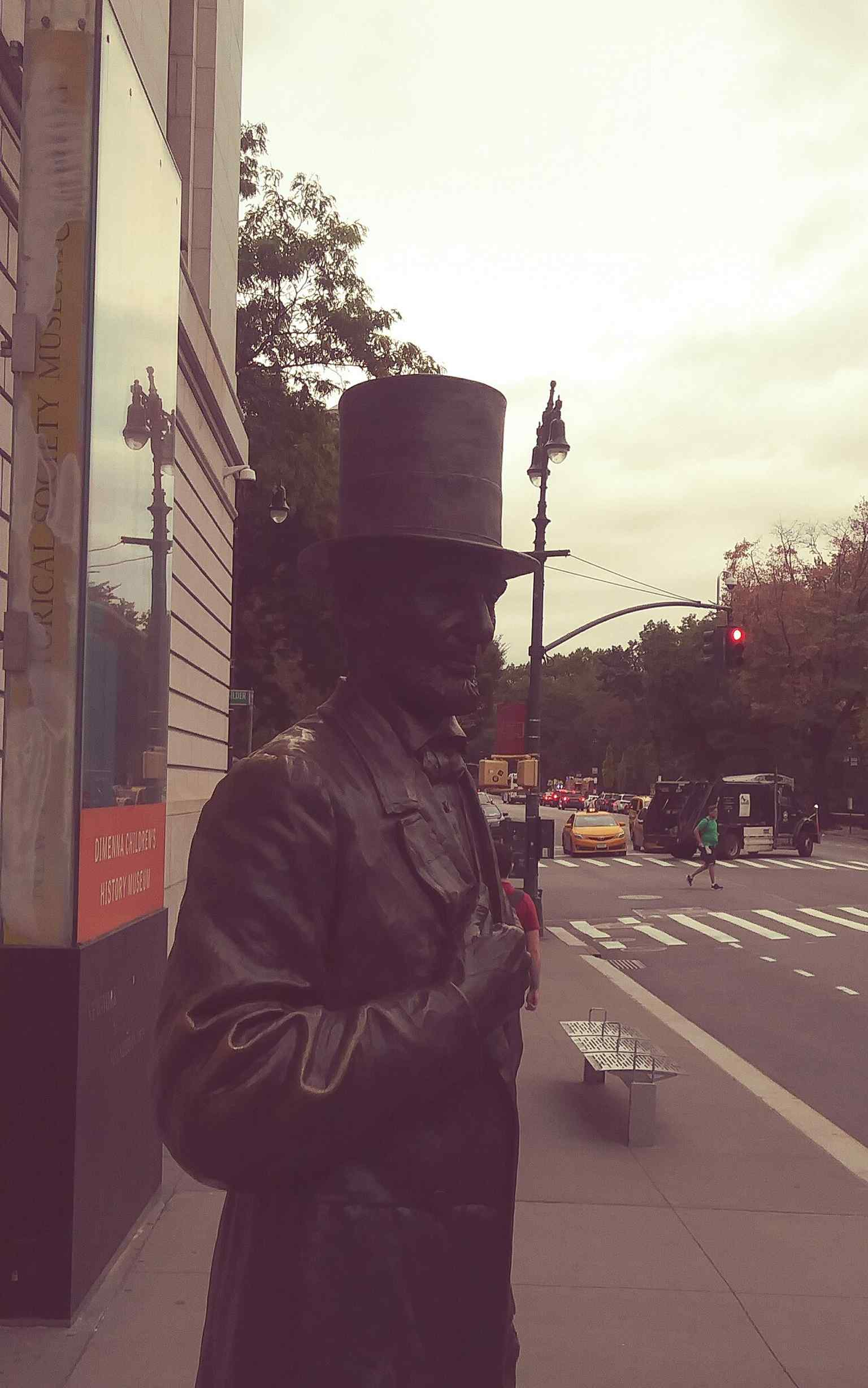 Abraham Lincoln’s statue marks the New-York Historical Society entrance, highlighting the district’s concentration of major civic landmarks.