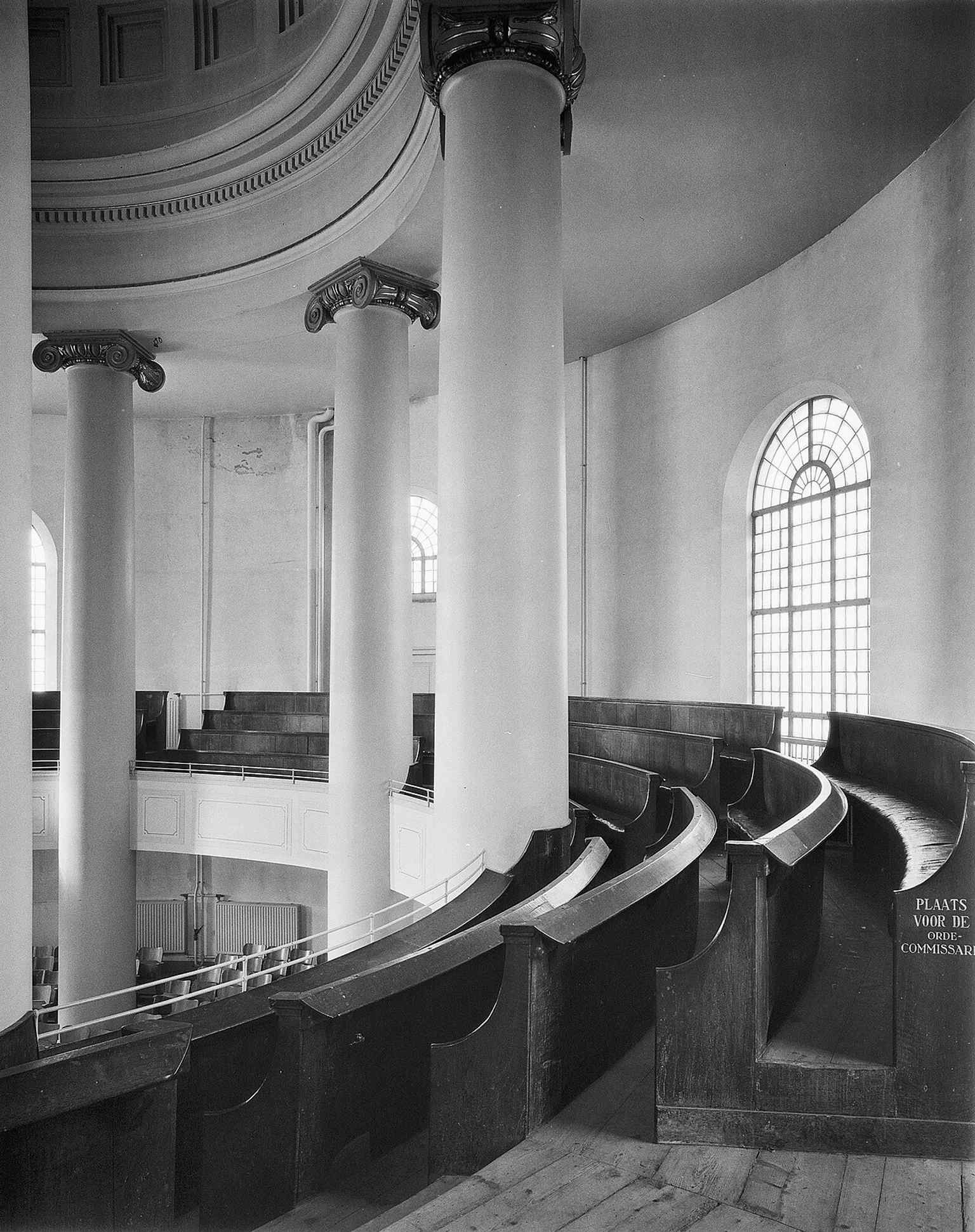 A view of the gallery, echoing the postwar restoration when the upper gallery was reinstated after wartime loss.