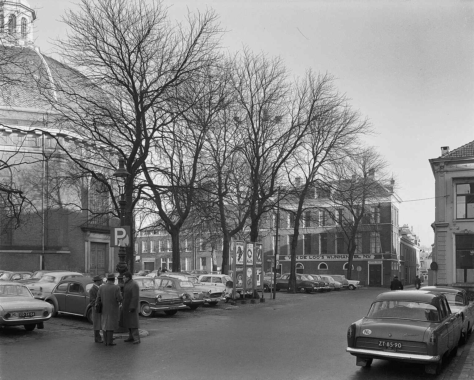 A wider view of Jansplein with the Koepelkerk at the center, placing the church in the heart of Arnhem’s city life.