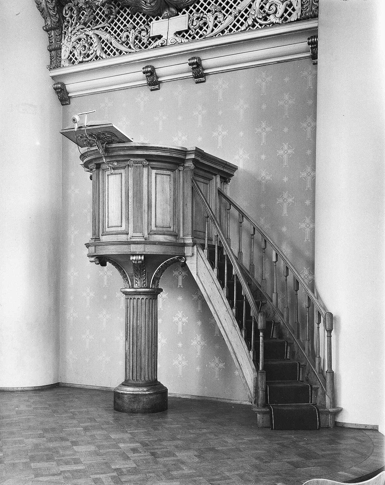 The pulpit, where generations heard sermons after the church opened in 1839, anchors the building’s liturgical history.