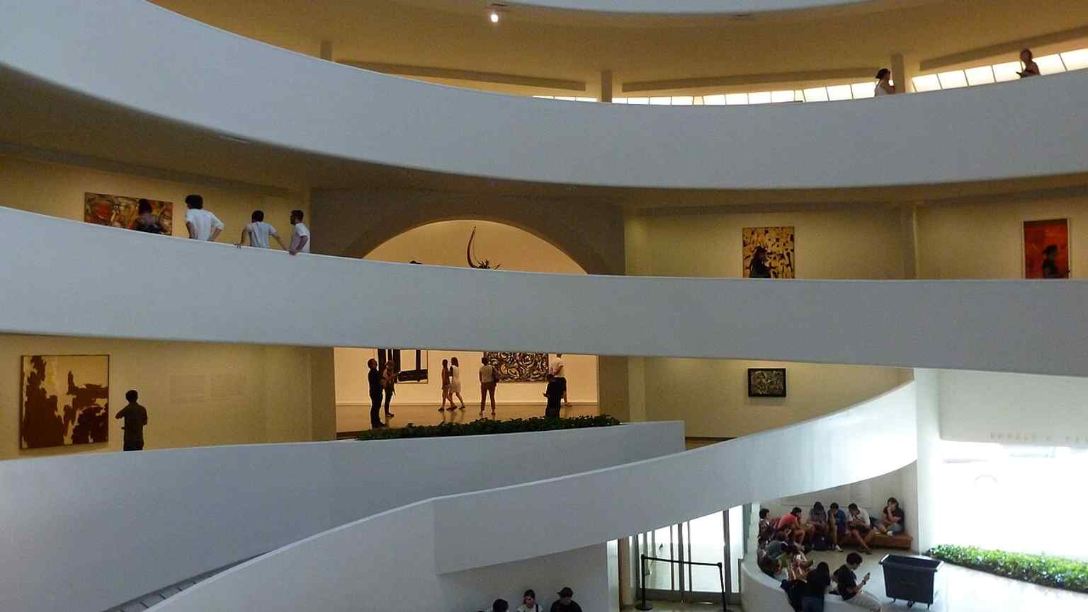 The rotunda and skylight from inside the museum, where visitors descend the helical ramp through Wright’s open central atrium.