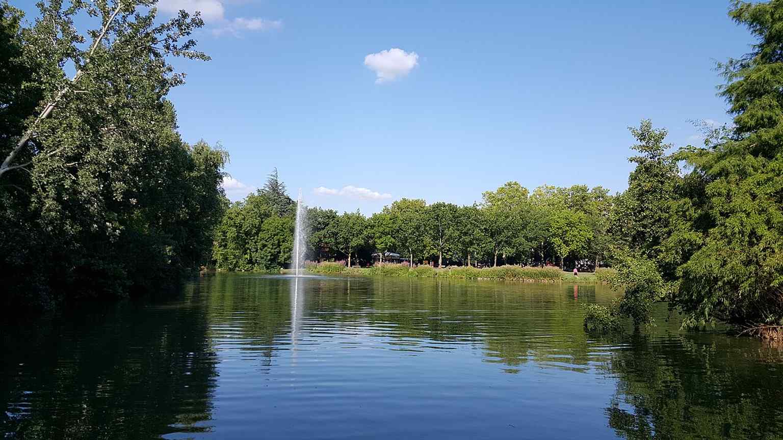 The lake is one of the garden’s key features, part of the carefully composed Japanese landscape created in Compans-Caffarelli in 1981.