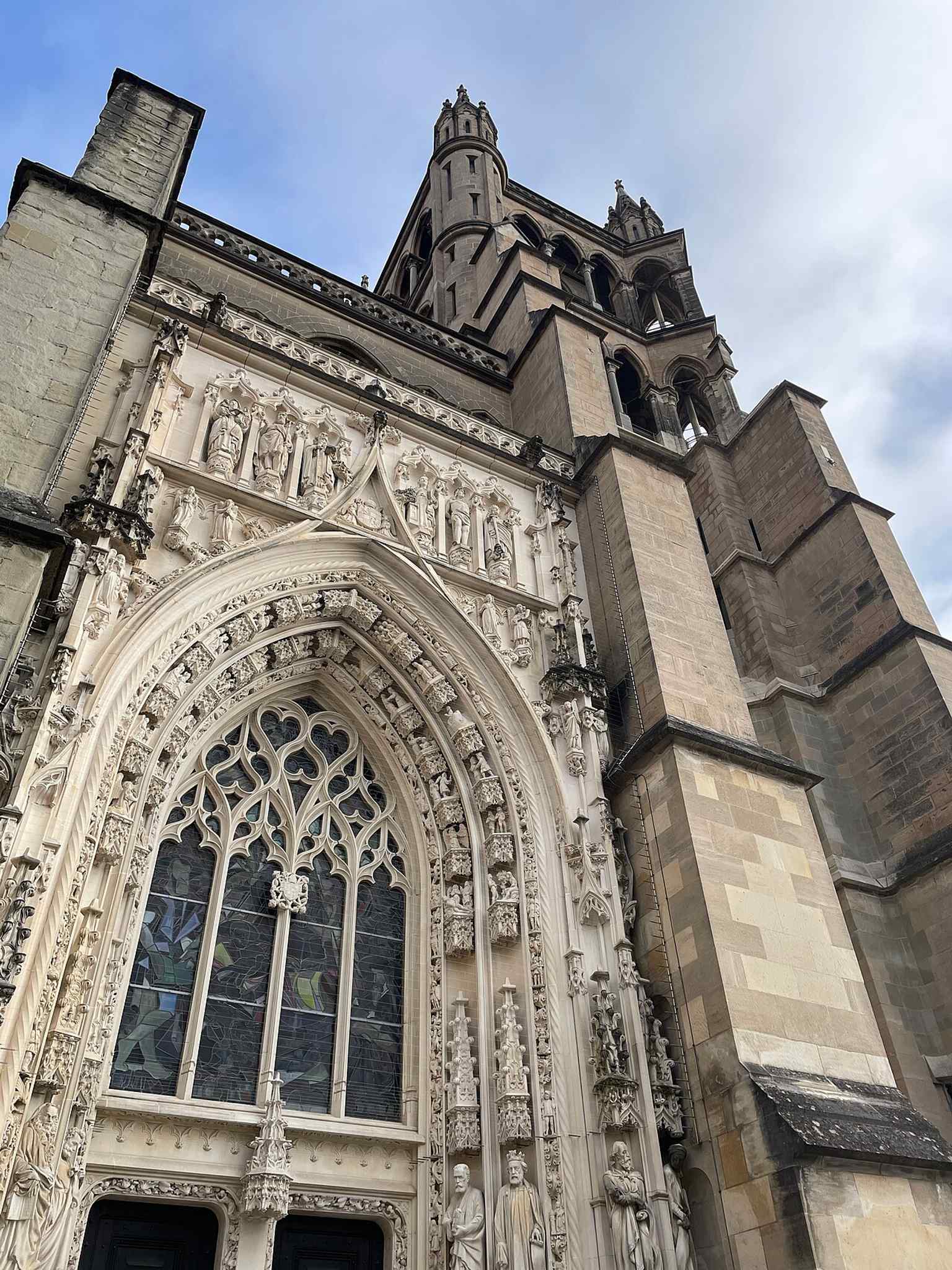 A recent side view of the cathedral highlights the long stone walls and buttresses that have required near-constant restoration because of the soft Molasse sandstone.