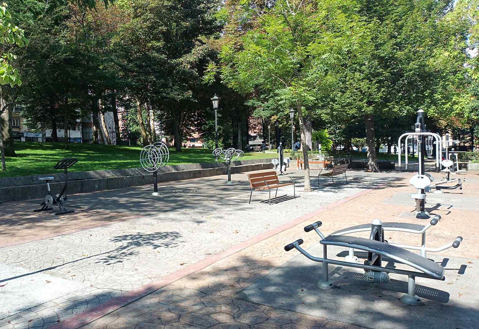 Outdoor fitness equipment in the park, showing how Campo de San Francisco has been adapted for everyday recreation and public use.