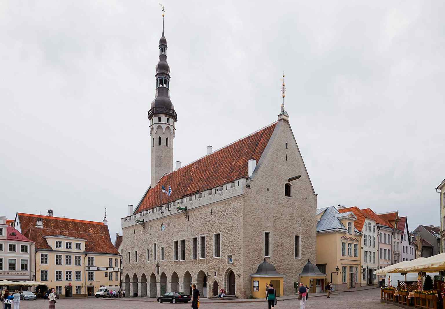 A wider view of the square with the town hall front and arcades — the open ground-floor arcade was once used by merchants and public shaming.
