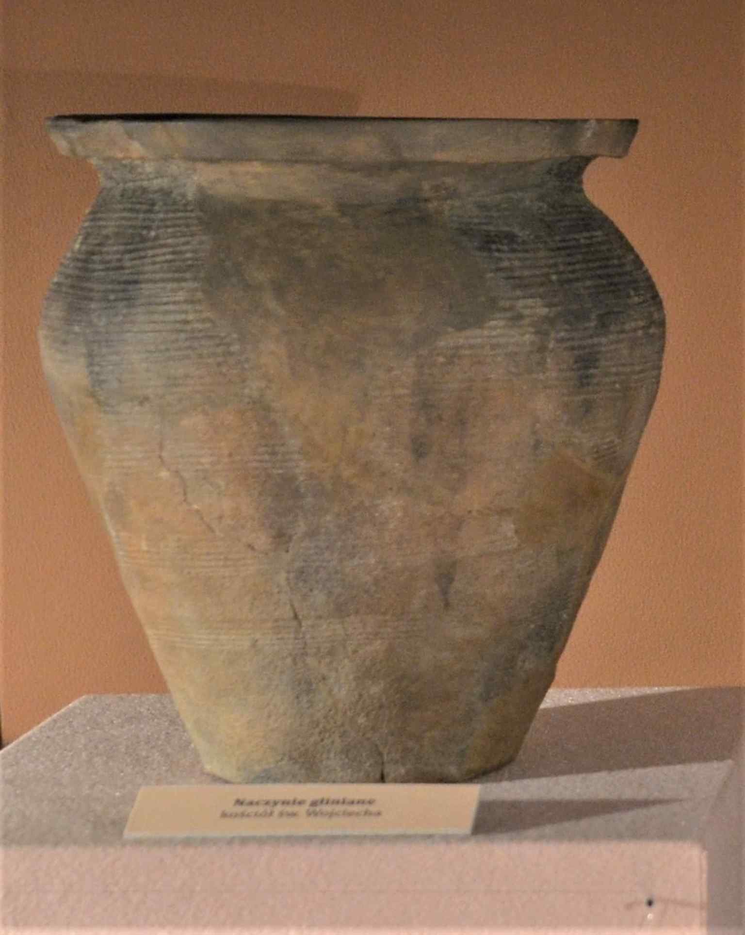 Early medieval finds from the St. Adalbert area reinforce the church’s role as one of Kraków’s oldest Christian sites, with origins predating the present square.