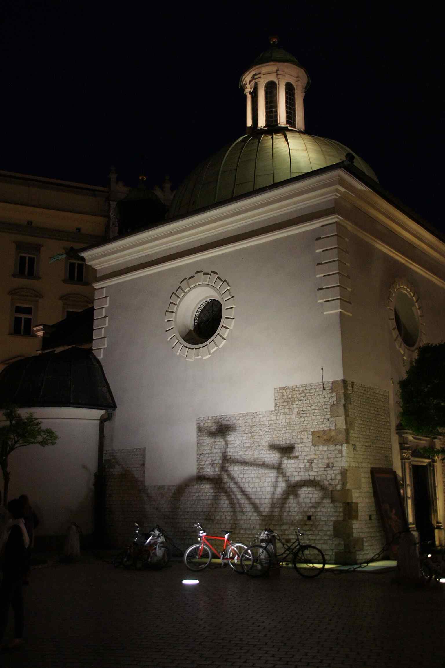 This view captures the church’s layered history in one façade: an 11th–12th-century foundation reshaped by the 17th-century Baroque reconstruction.