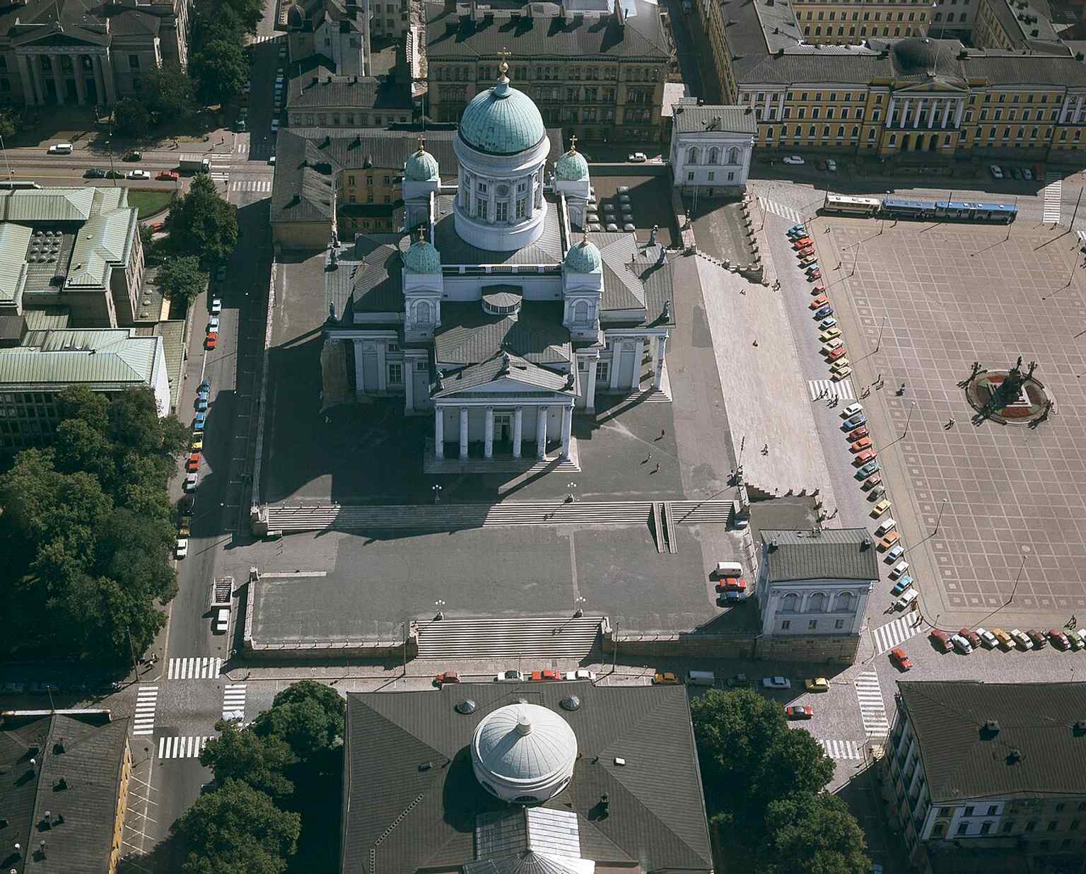 Helsinki Cathedral rising above the harbor frontage, a classic skyline view that shows why it became one of the city’s best-known symbols.