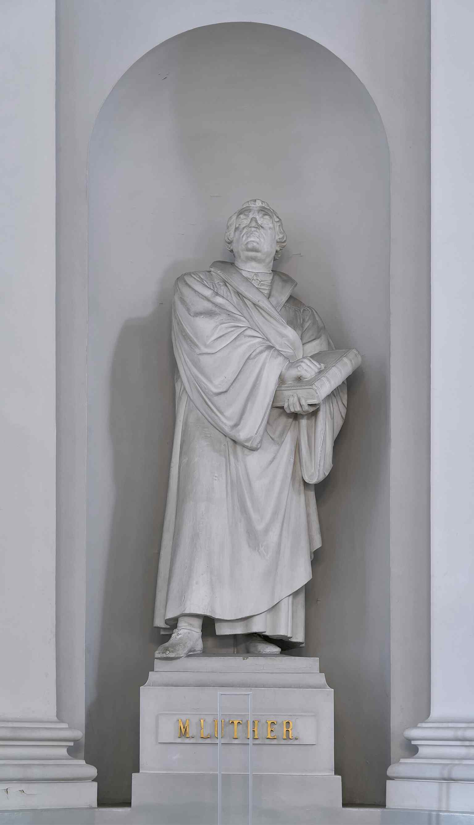 Mikael Agricola’s statue in the nave, one of the three reformer figures that serve as the cathedral’s main interior decoration.