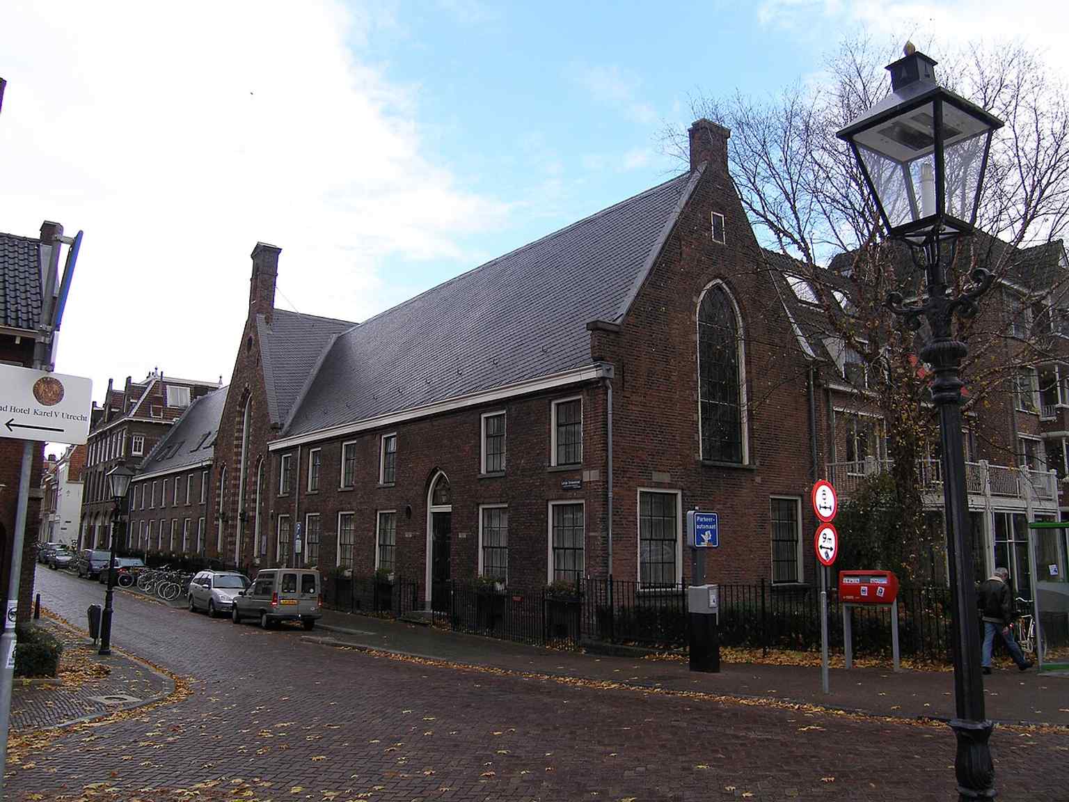 A modern view of the Bartholomeïgasthuis, which celebrated its 650th anniversary in 2017, after significant renovations in the 20th and 21st centuries.