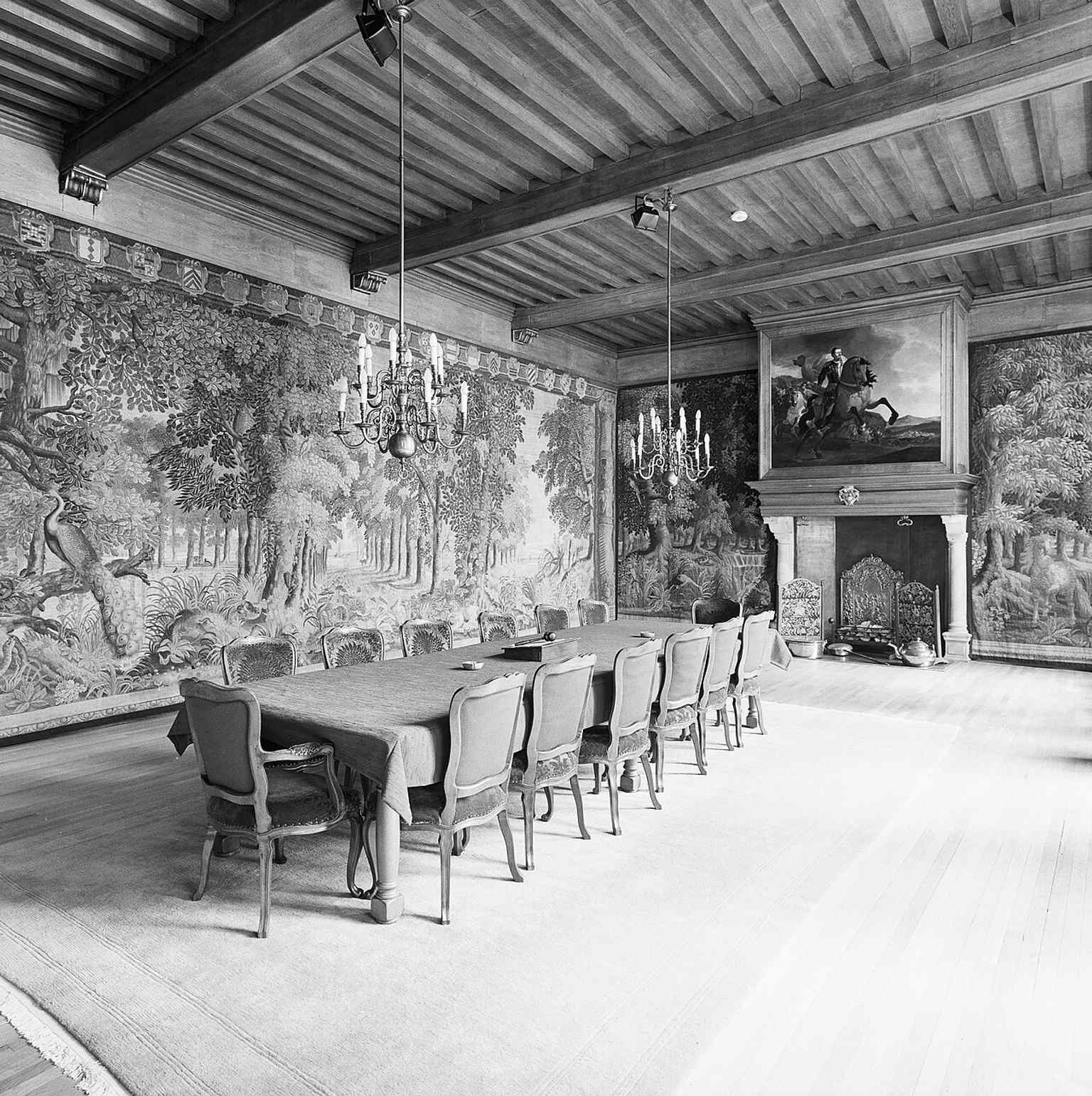 An expansive view of the Regentenzaal, featuring the historically significant 17th-century tapestries that were specifically designed for this room and installed in 1642.