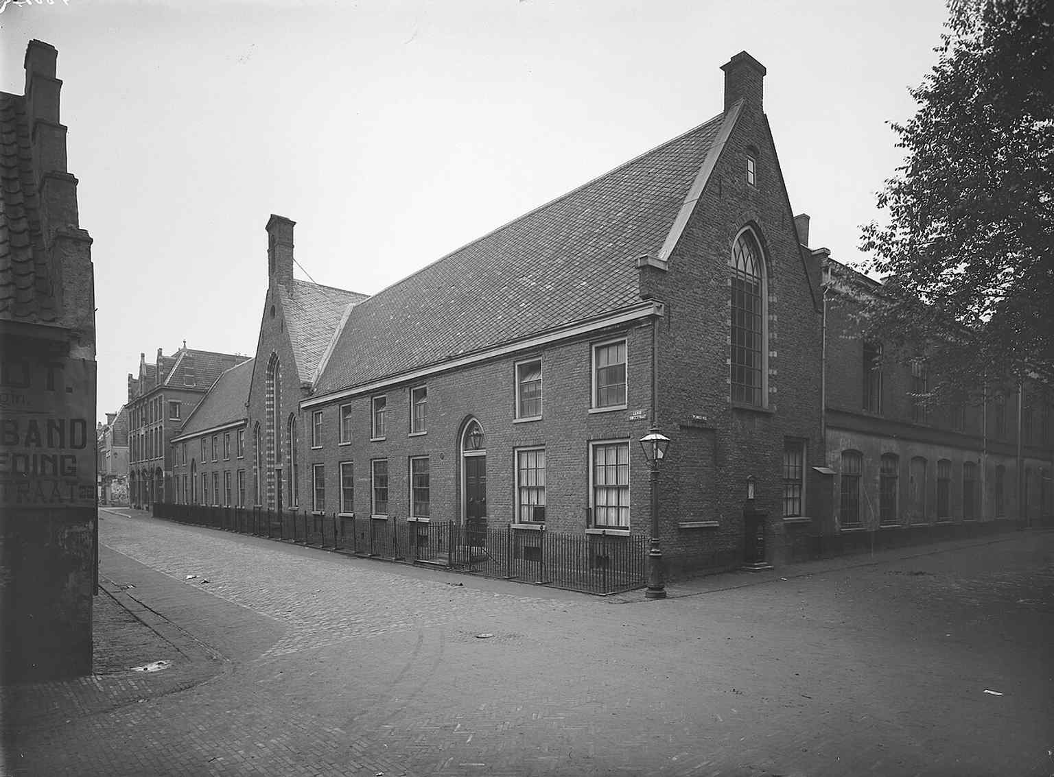 The various facades of the Bartholomeïgasthuis as seen in 1920, reflecting the architectural evolution since its foundation in 1378 and subsequent improvements.