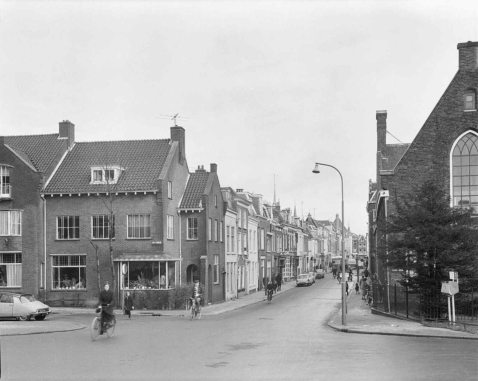A 1966 view of the Bartholomeïgasthuis from Geertebolwerk, showcasing its urban setting. The building underwent extensive renovations in the 1980s and 2012 to meet modern requirements.
