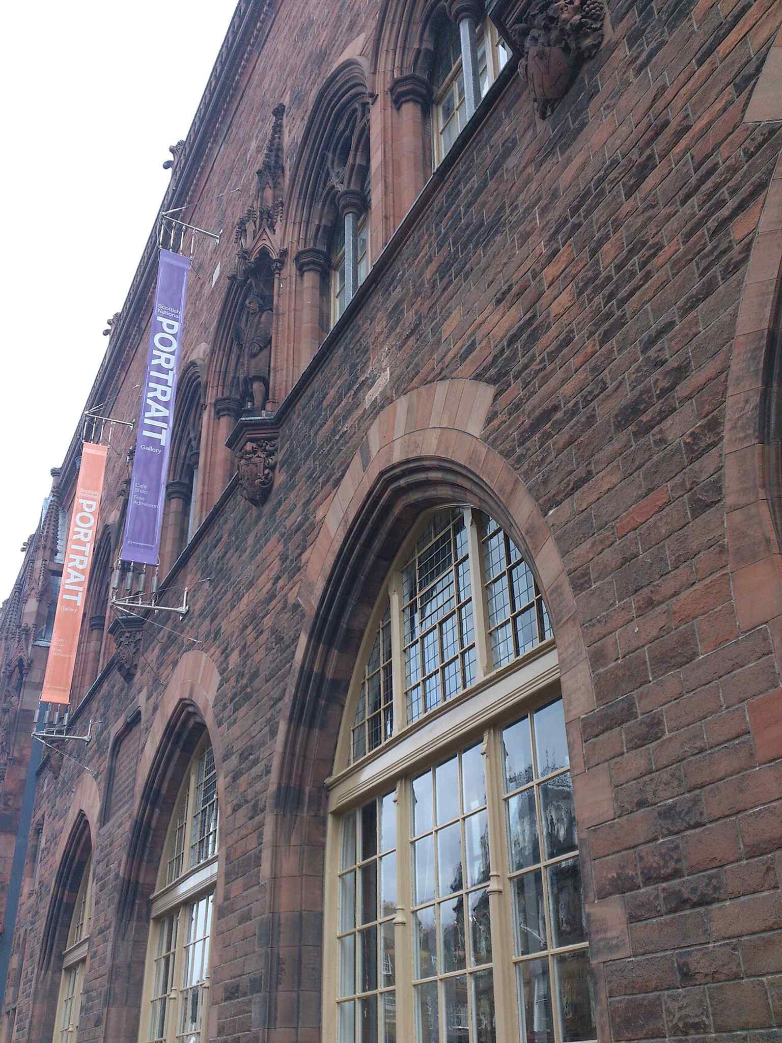 The full Queen Street façade in red sandstone, whose Gothic Revival design made this the world’s first purpose-built portrait gallery.