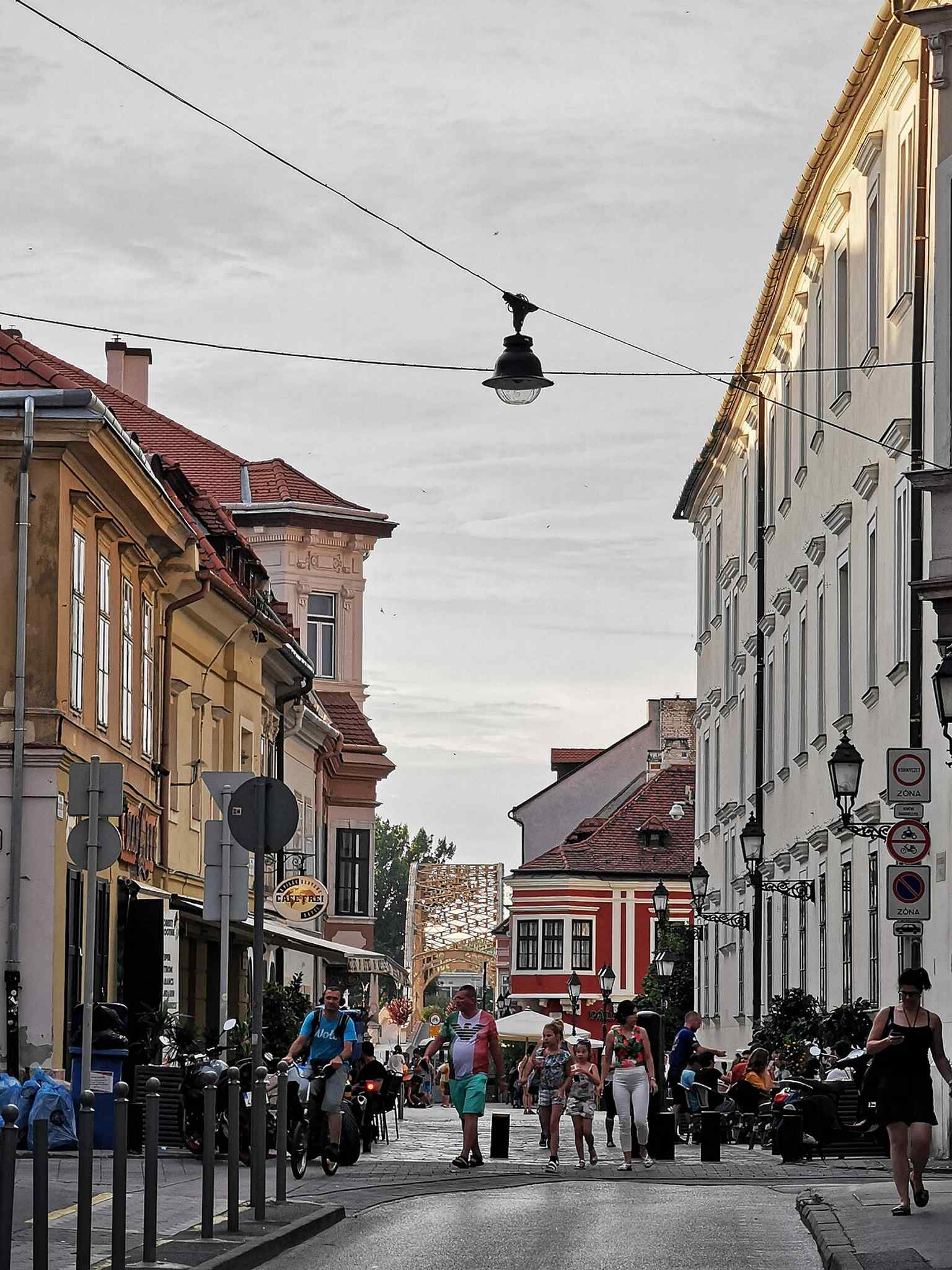 Jedlik Ányos utca 2 is part of the large church-owned residential block that fronts both the street and Dunakapu tér.
