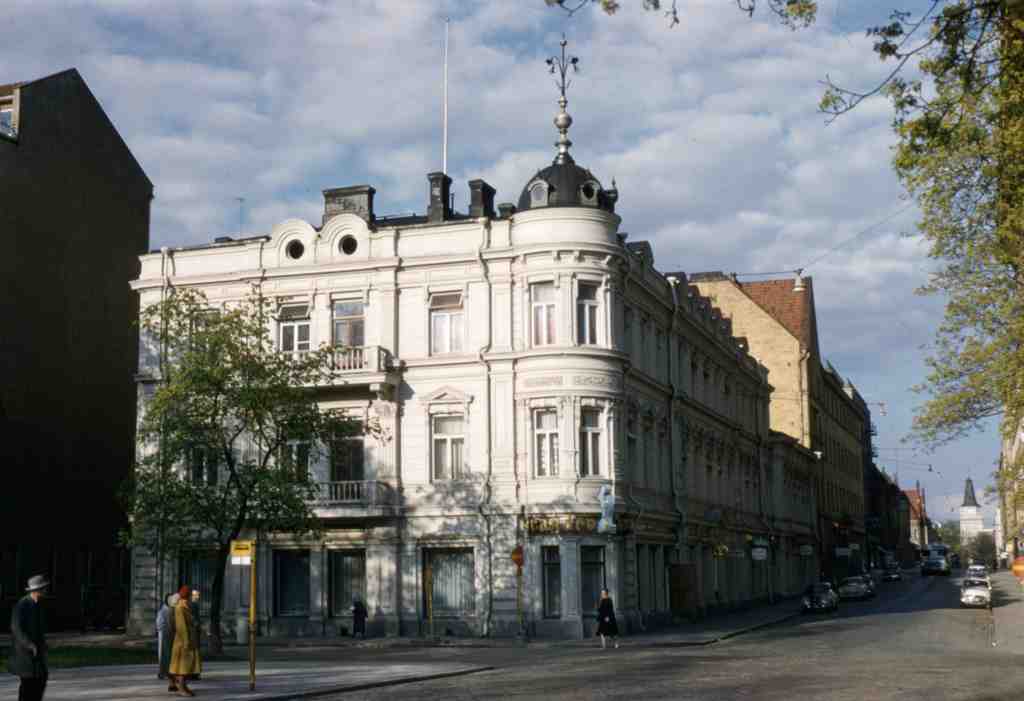 The building of the spirit factory