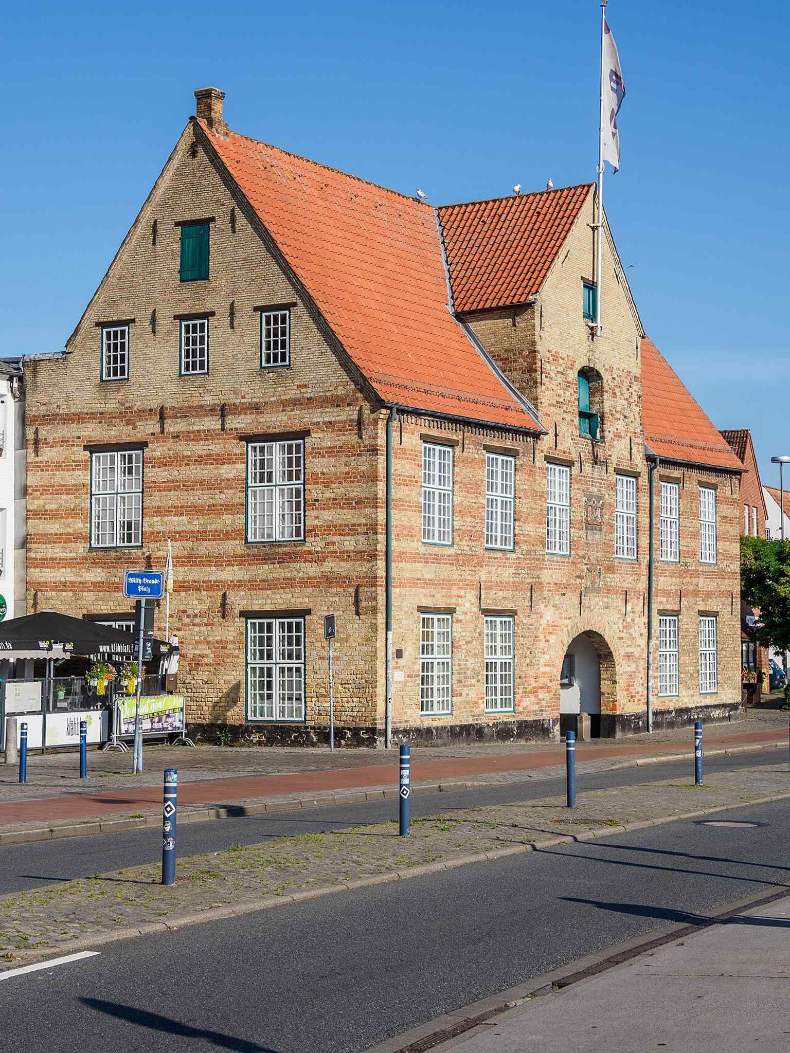 A closer view of Kompagnietor’s façade, useful for seeing the historic harbor building’s preserved brickwork and landmark presence on Flensburg’s waterfront.