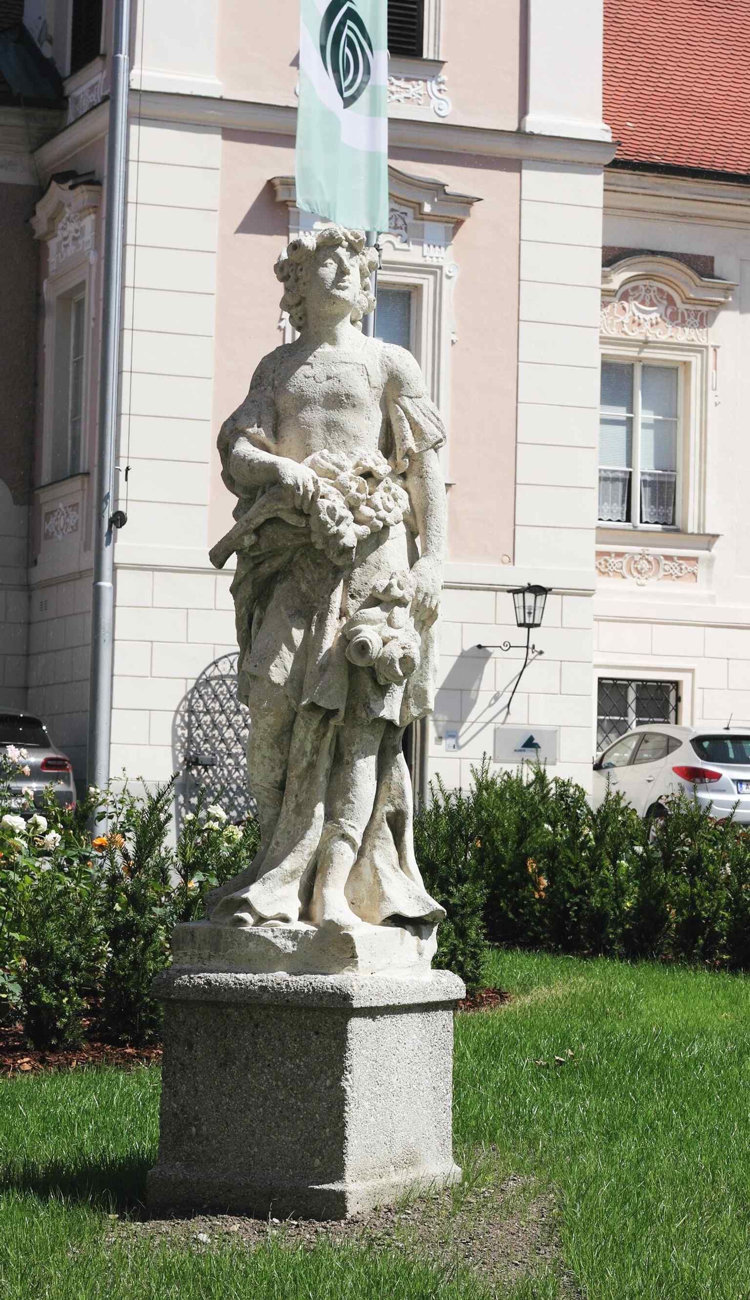The Summer allegory adds another layer to the castle’s decorative courtyard program, installed alongside the dwarf figures.