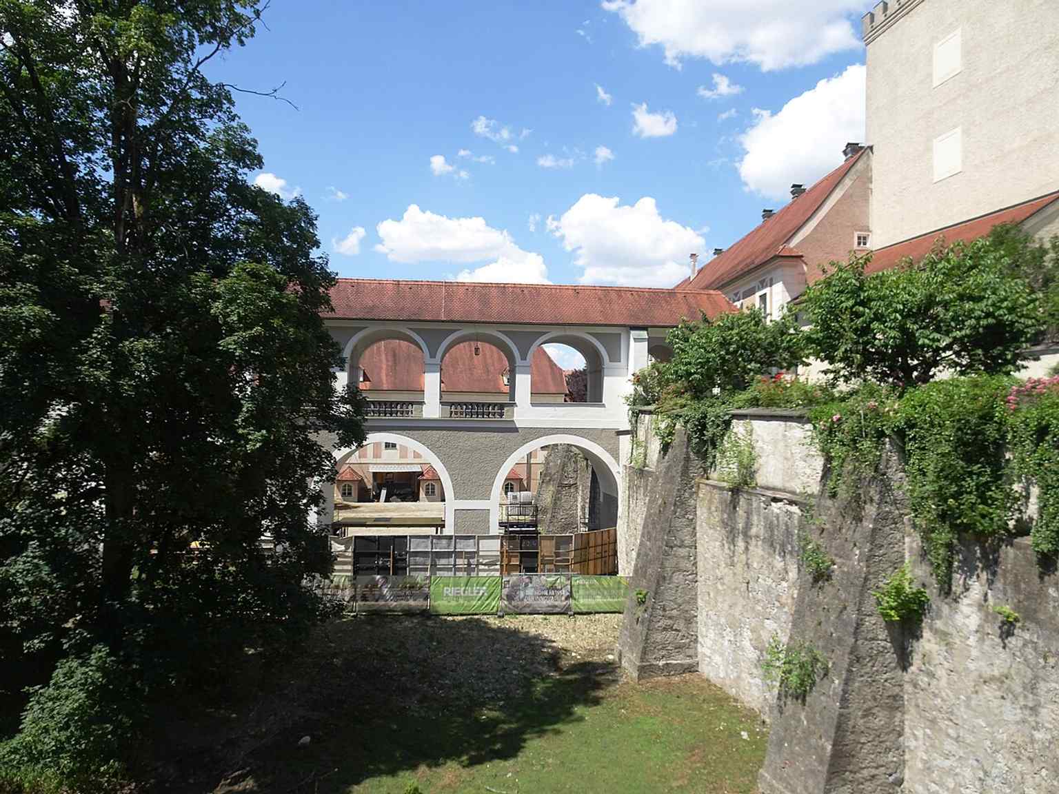 The courtyard with the Berggasse portal and seasonal statues, matching the story of the restored Schlosshof and its baroque decoration.
