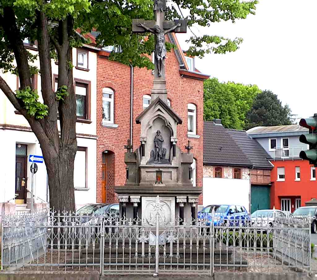 Stone cross Von-Coels-Straße/corner Lindenstraße