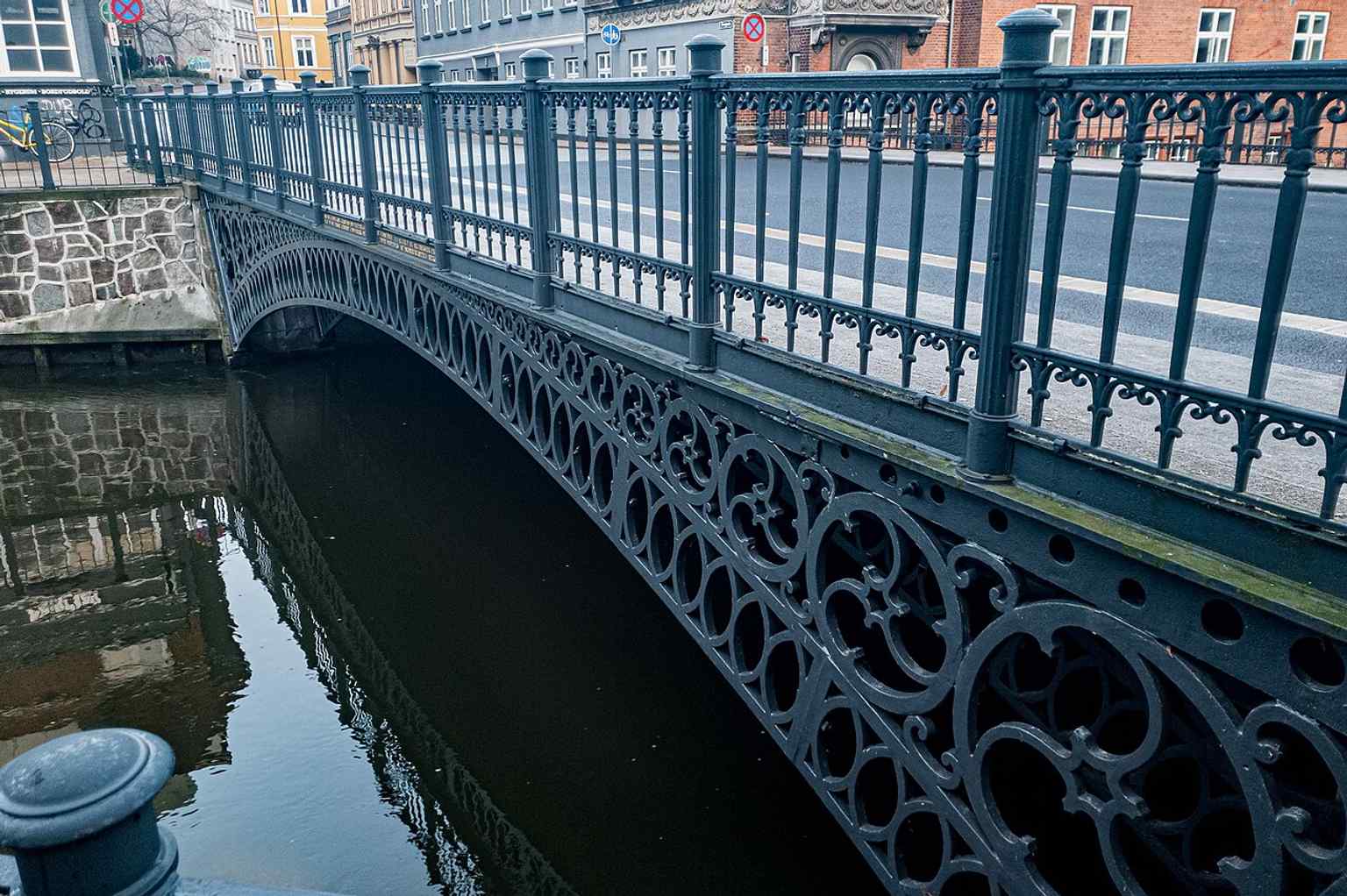 Frederiksbroen spanning Odense River in winter — the oldest cast-iron road bridge in Denmark, rebuilt in place of the former Møllebro site.