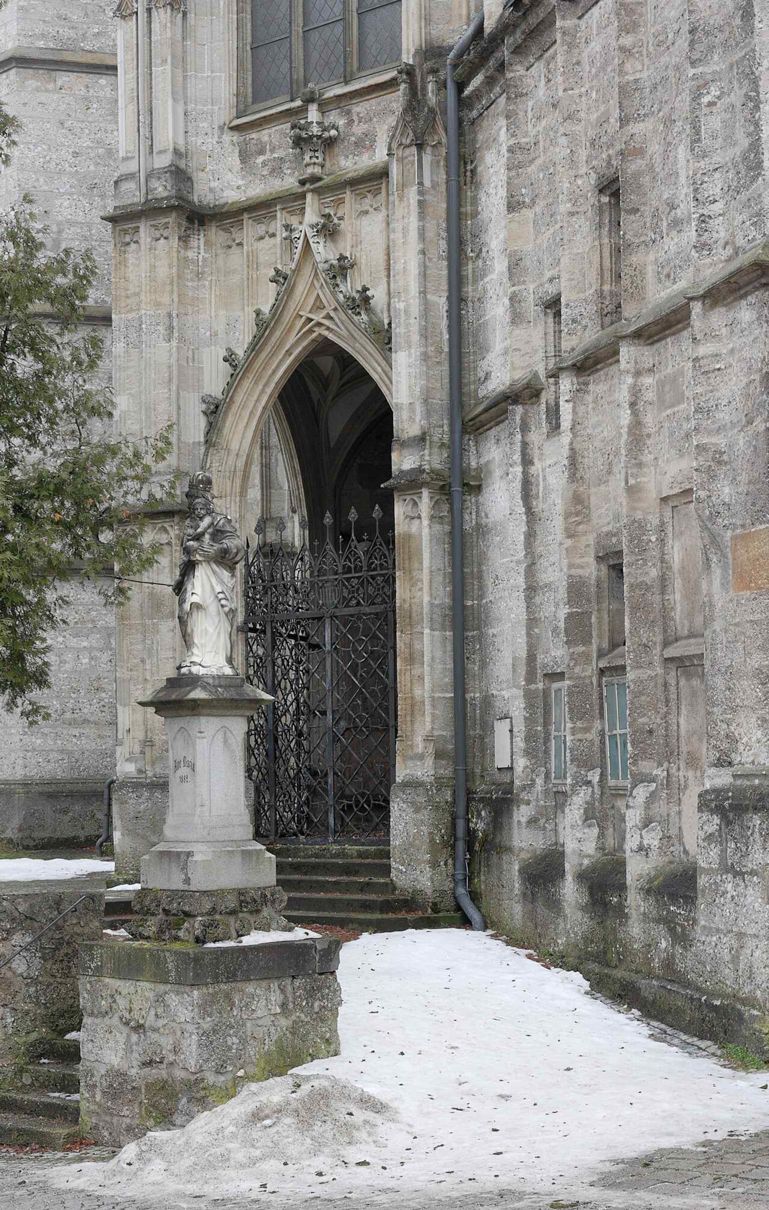 The north porch and Marian statue show one of the church’s important exterior approaches, including the richly carved northern portal area.