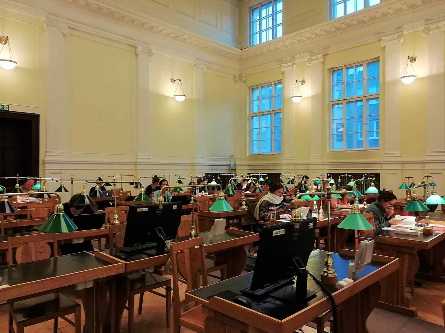 Another view inside the main library, showing the spacious reading areas that continue the institution’s 1907 mission of serving both science and the wider public.