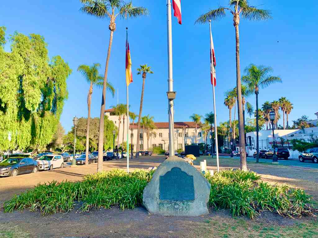 De La Guerra Plaza