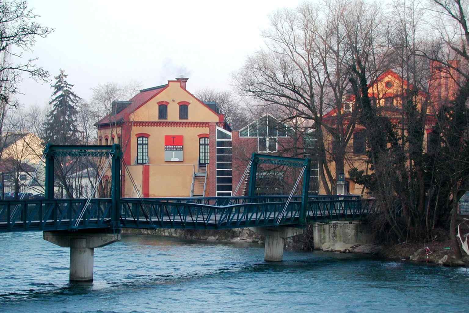 A view from after the 2002 flood damage, when the museum’s riverside setting was heavily affected and later rebuilt.