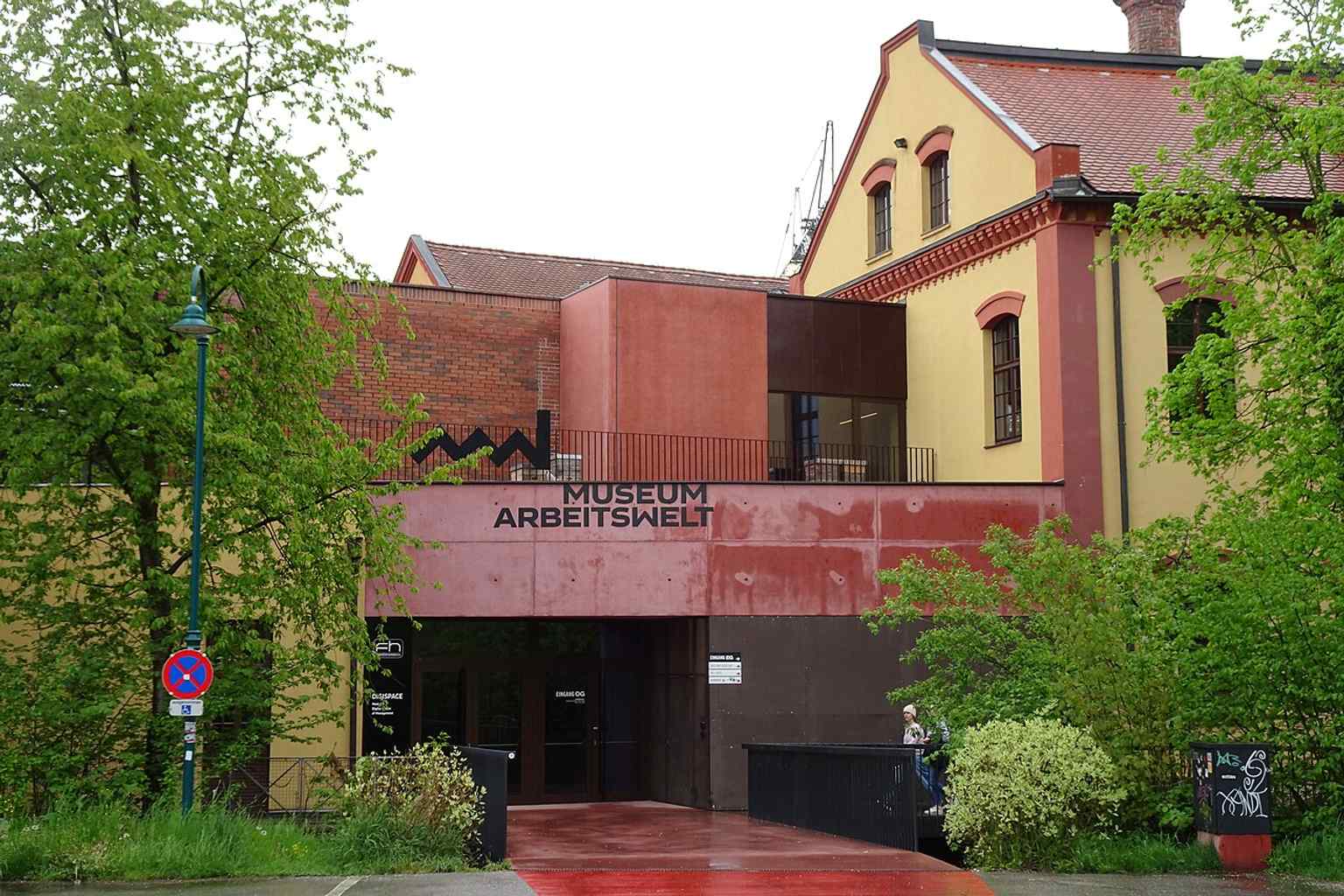 The site after the 2002 flood damage, a reminder that the museum had to rebuild its exhibition spaces after the Steyr River overflowed.