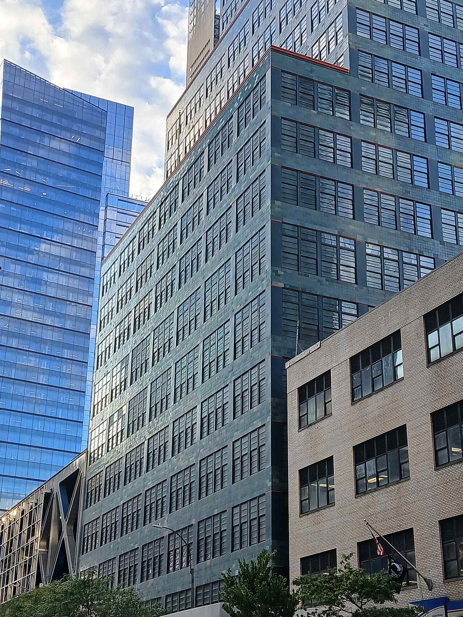 A view of the building's crown and upper facade, which Henry-Russell Hitchcock and Philip Johnson, who included it in a 1932 MoMA exhibition on the International Style, described as "an illogical and unhappy break in the general system of regularity."