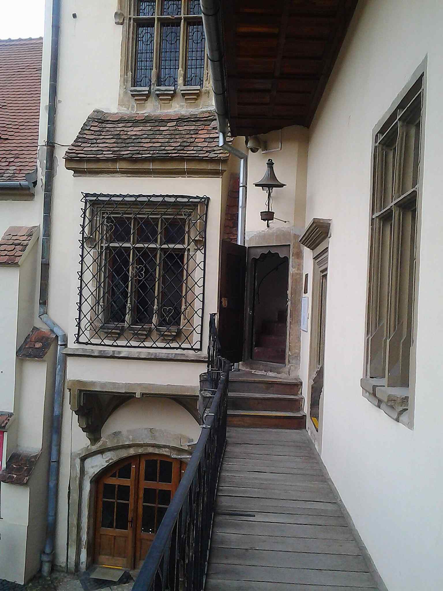 A vertical perspective of the museum, highlighting its status as a declared historical monument, built in several stages from the late 15th to the 19th centuries.