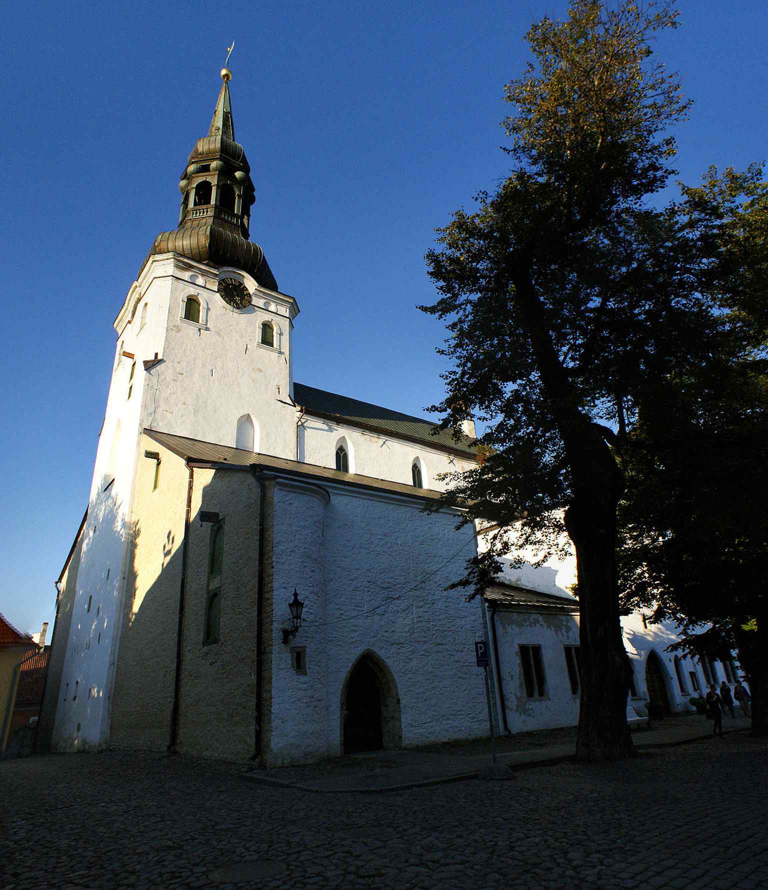 A more recent full view of the cathedral, capturing its layered medieval, Gothic, and Baroque character.