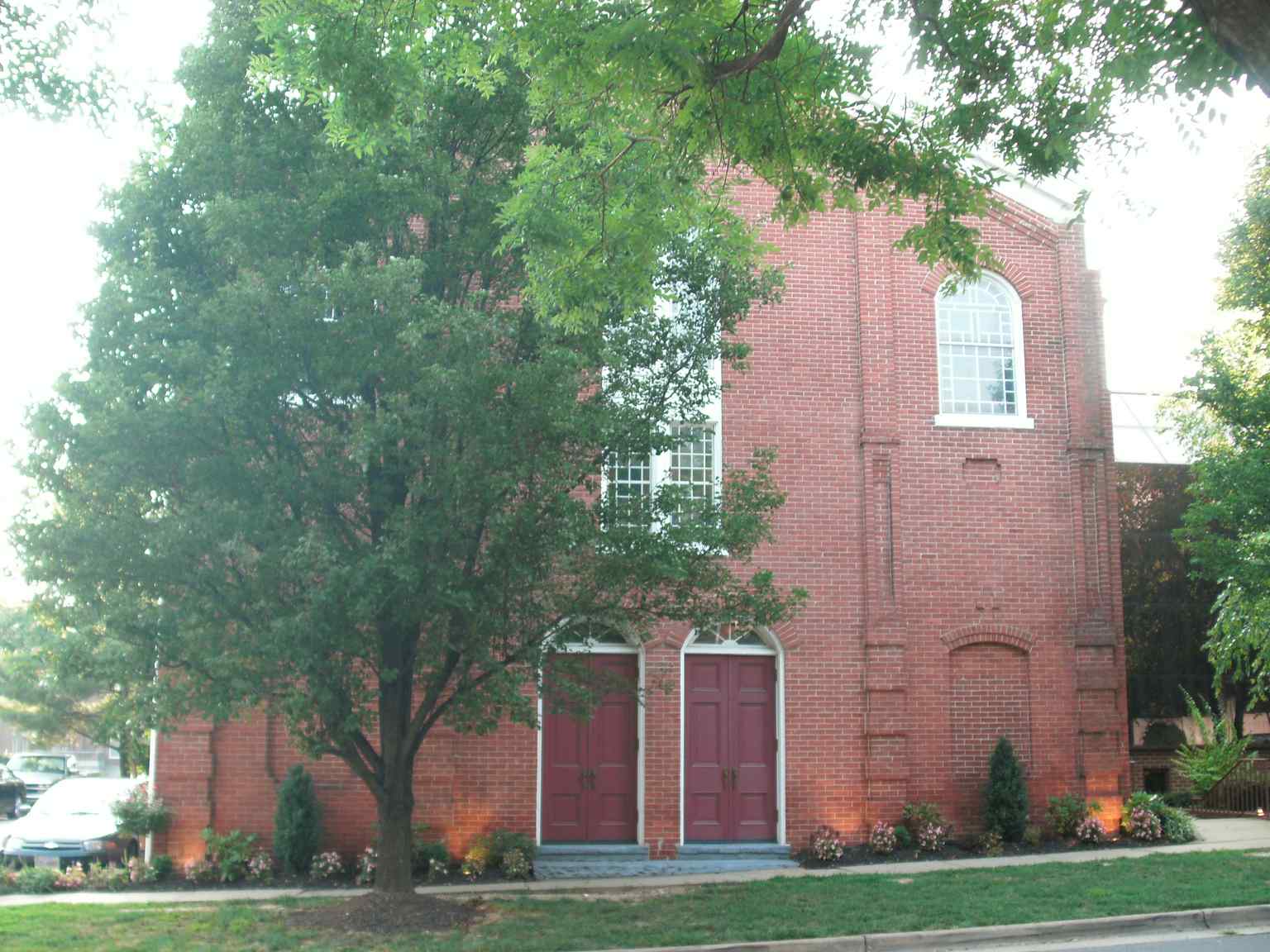 This image shows the preserved exterior of the Alfred Street Baptist Church, which maintained its original look even after a new sanctuary was constructed in 1994.