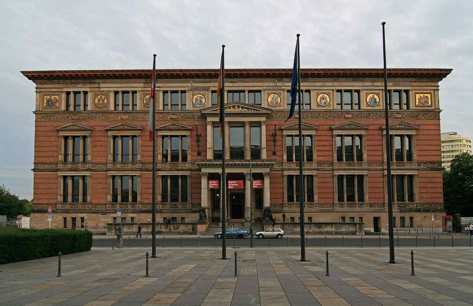 A crisp full-building view showing the monument’s grand scale and square plan, rebuilt as one of Berlin’s major exhibition houses.