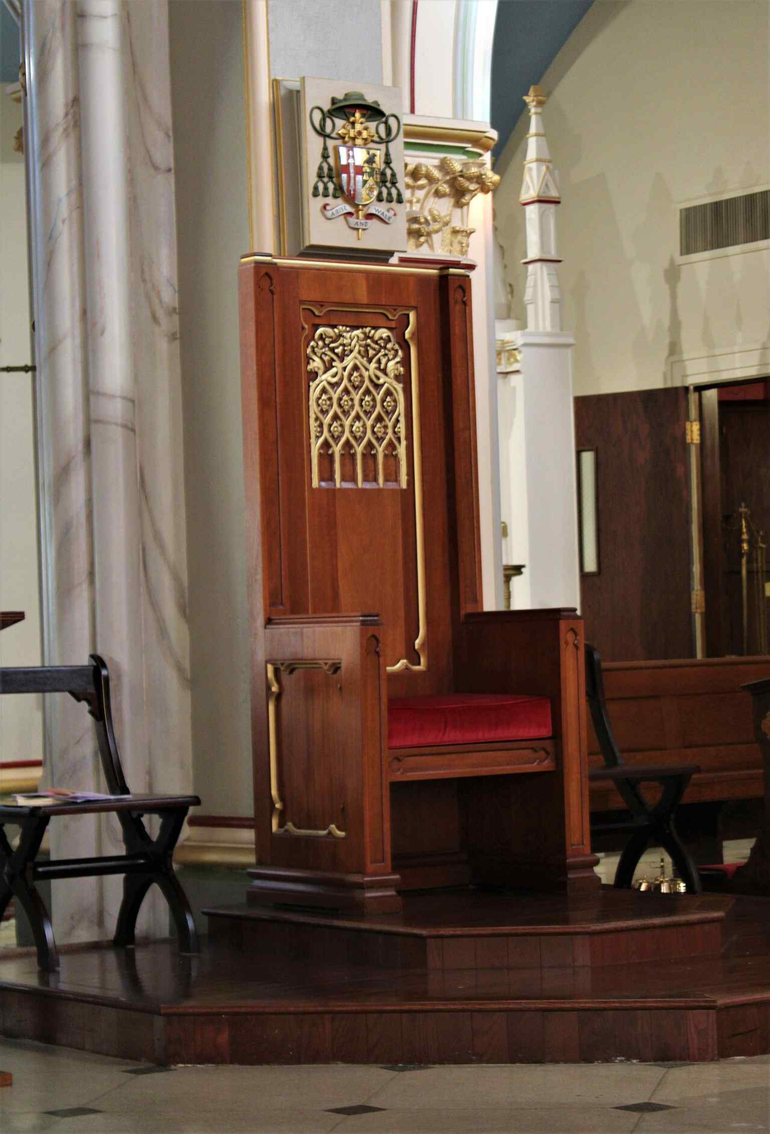Interior detail with the cathedral’s devotional atmosphere, reflecting the restoration work begun in 2014.