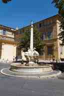 Place des Quatre-Dauphins