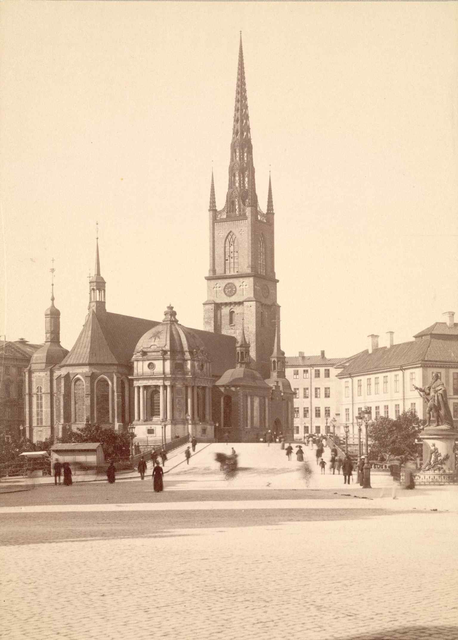 A late-19th-century albumen print of the church, showing the building before today’s surroundings were fully modernized.
